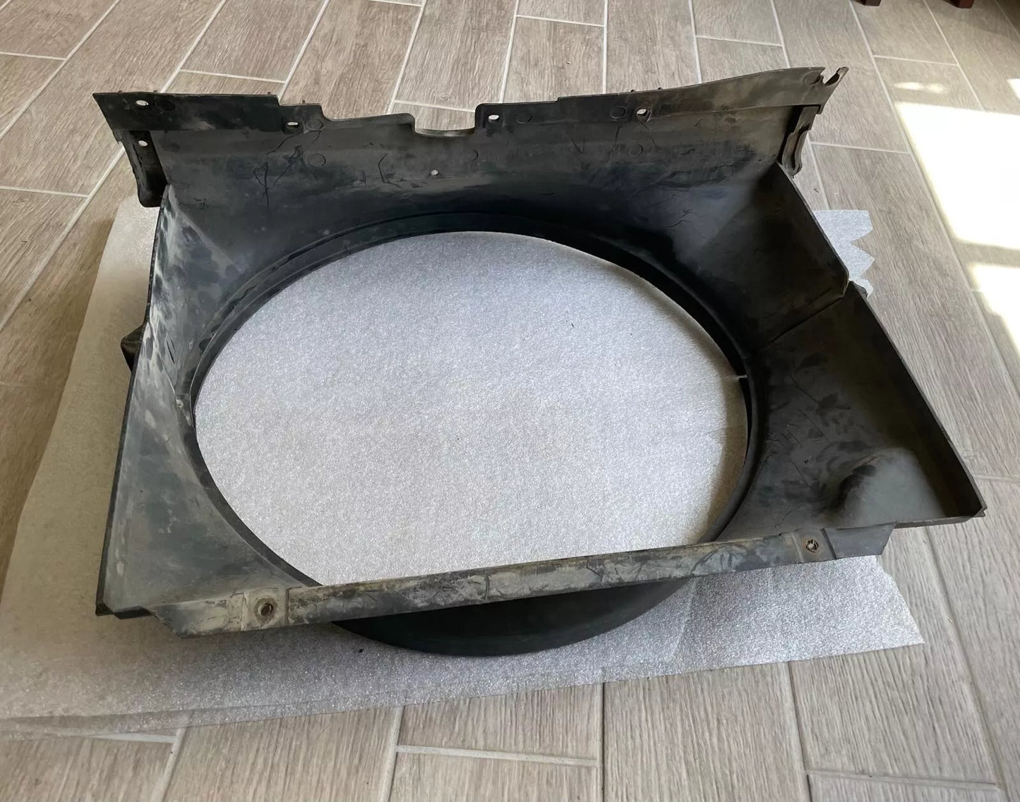 1978-88 Chevrolet G Body Monte Carlo Cutlass V6 Radiator Fan Shroud