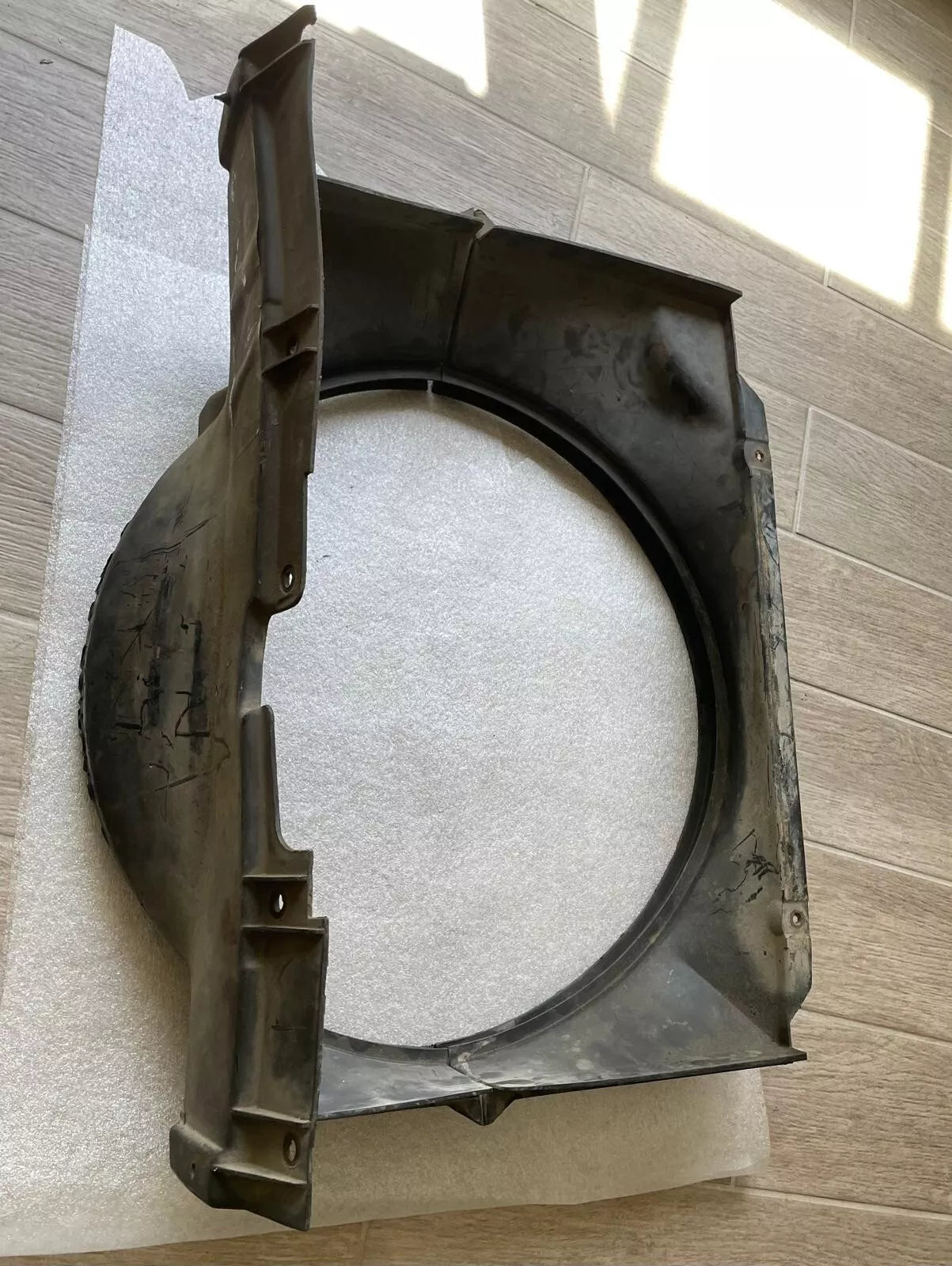 1978-88 Chevrolet G Body Monte Carlo Cutlass V6 Radiator Fan Shroud