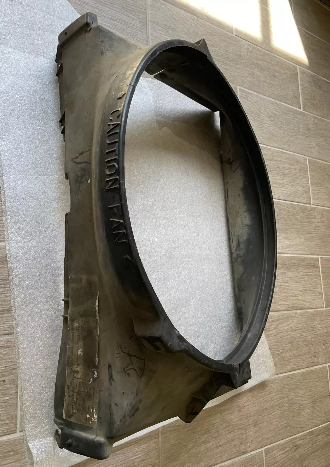 1978-88 Chevrolet G Body Monte Carlo Cutlass V6 Radiator Fan Shroud