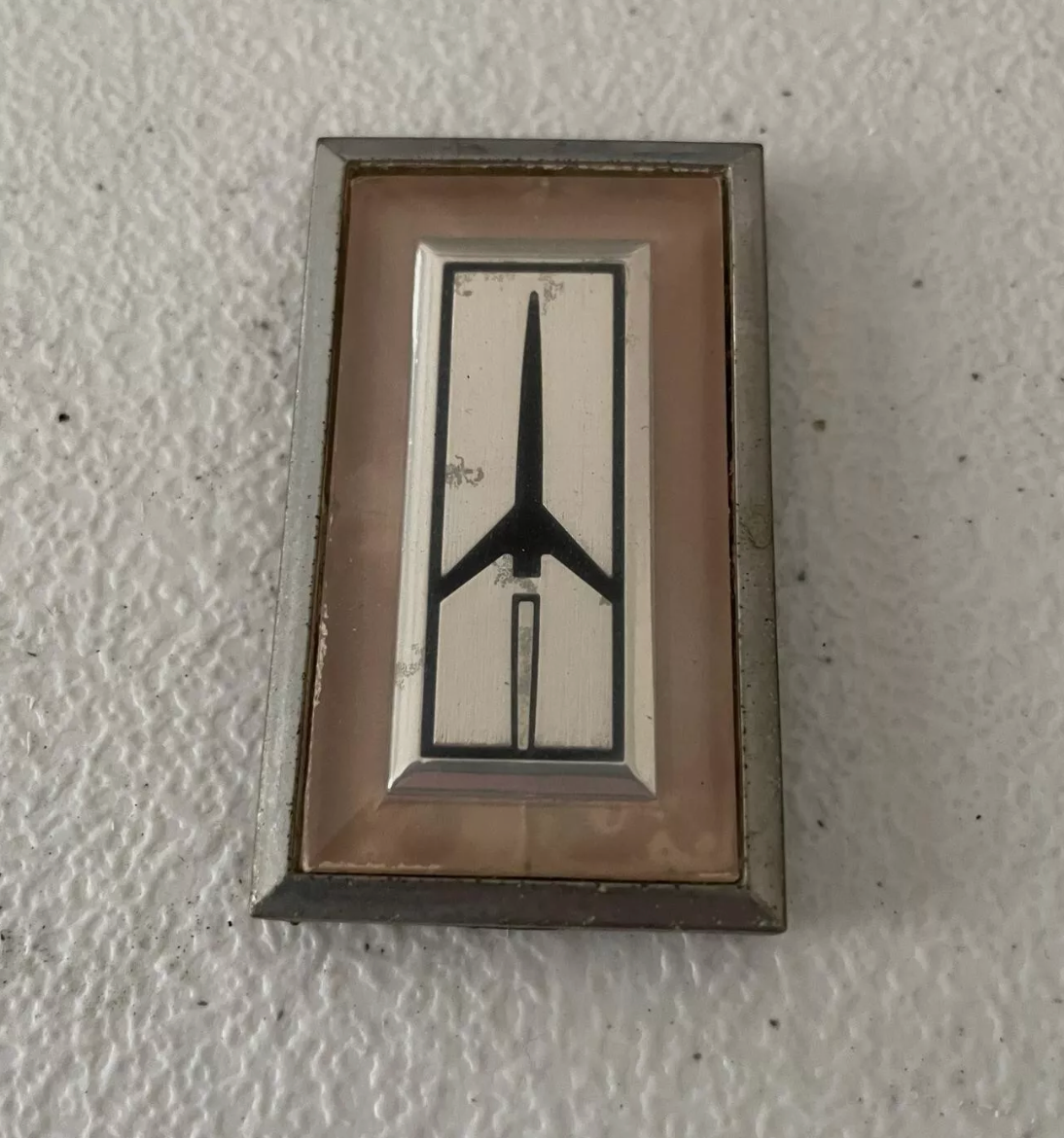 87-88 Oldsmobile Cutlass 442 doorl Emblem