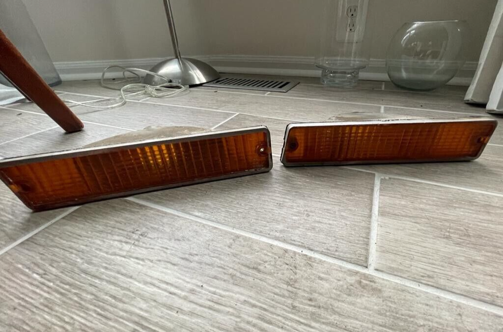 1981-1988 Oldsmobile Cutlass 2 Door Front Turn Signal Lens Set OEM G-body