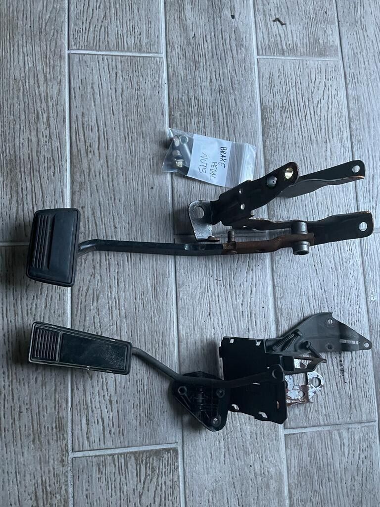 1978-1988 Monte Carlo G Body Malibu Cutlass El Camino Brake & Gas Pedal Assembly