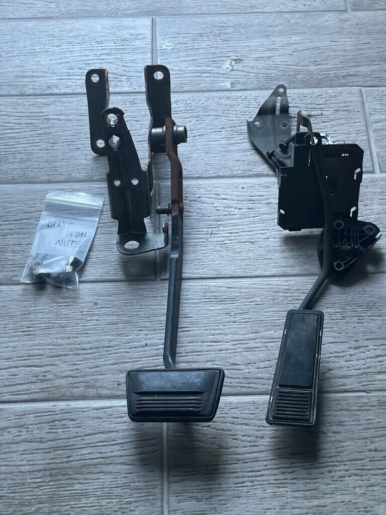 1978-1988 Monte Carlo G Body Malibu Cutlass El Camino Brake & Gas Pedal Assembly