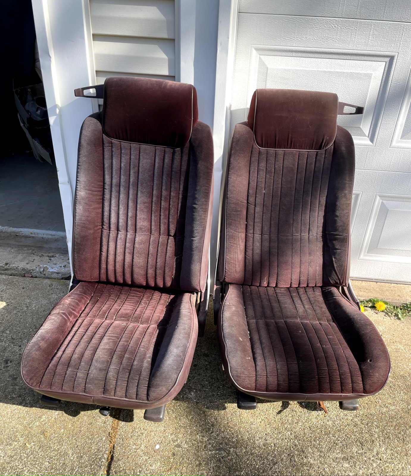 81-88 Oldsmobile Cutlass Supreme Burgundy Front Bucket Seats Set