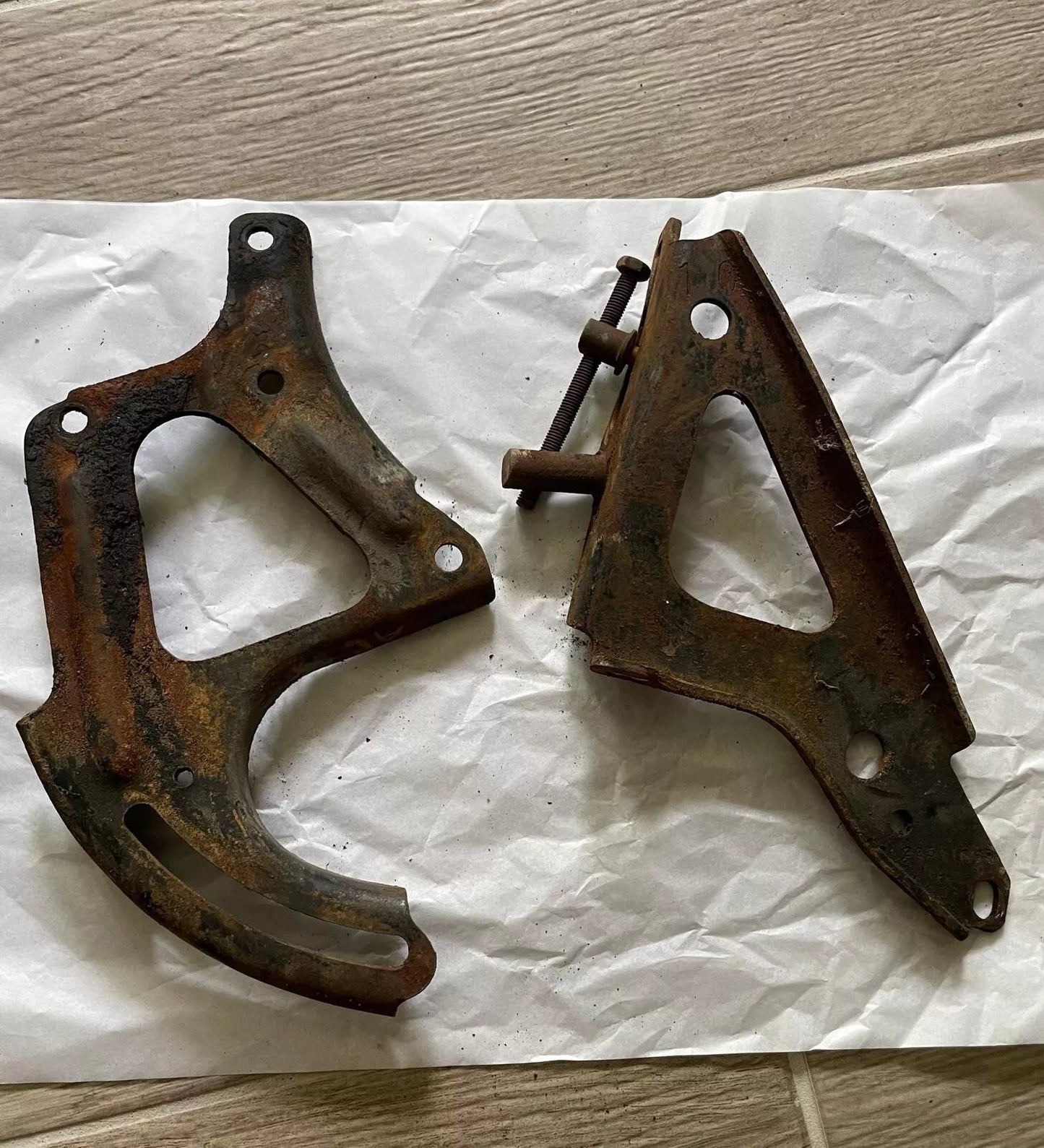 81-88 Oldsmobile Cutlass Supreme V8 AC Brackets Genuine OEM