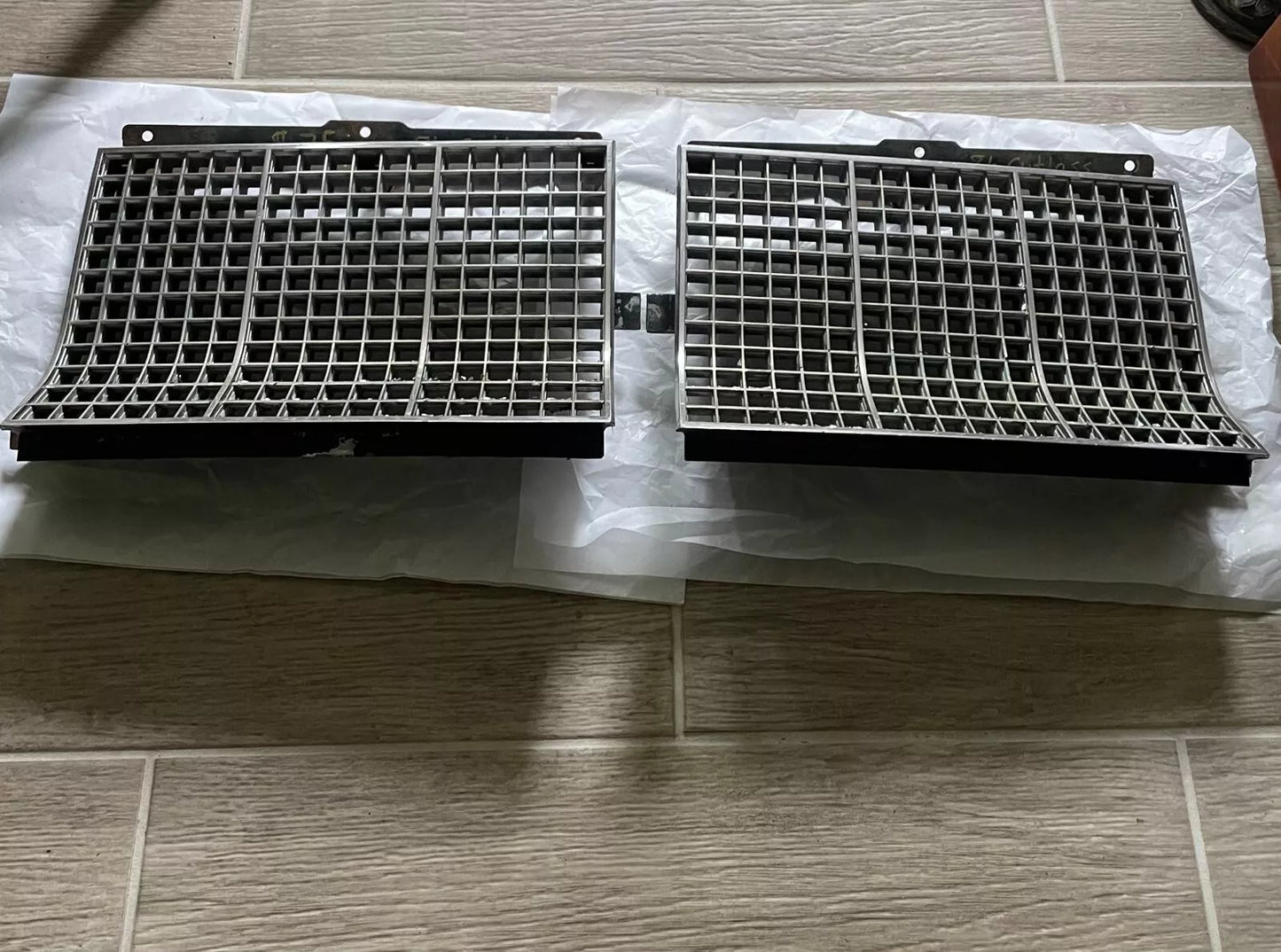 81-86 Oldsmobile Cutlass Supreme Header Panel Grill Set