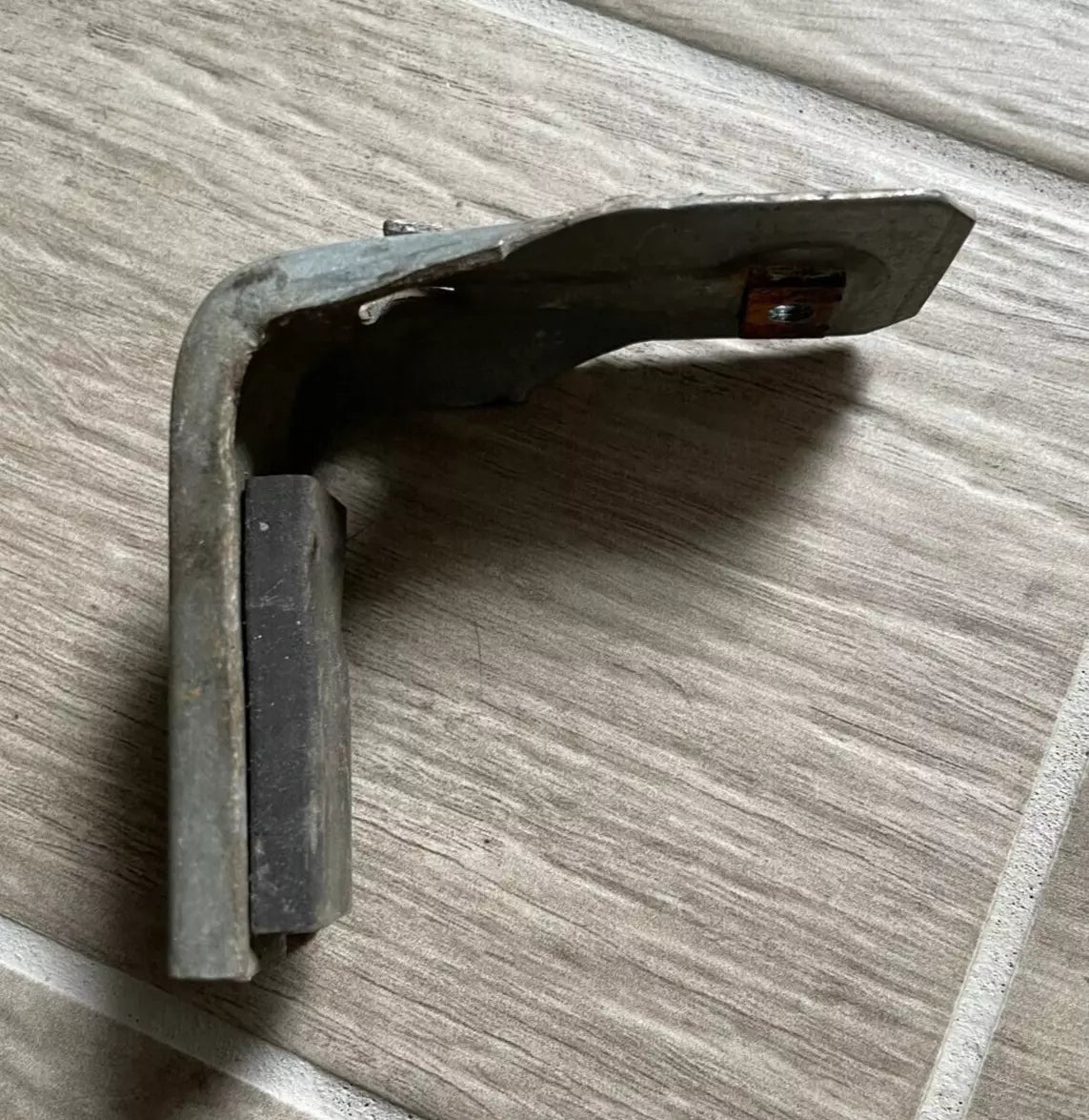 1981-1988 Gbody Regal Cutlass Window Stop Door Glass LH