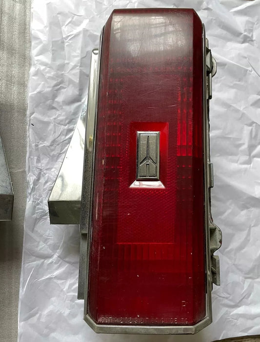 81-88 Oldsmobile Cutlass Supreme Salon RH Passenger Side Taillight